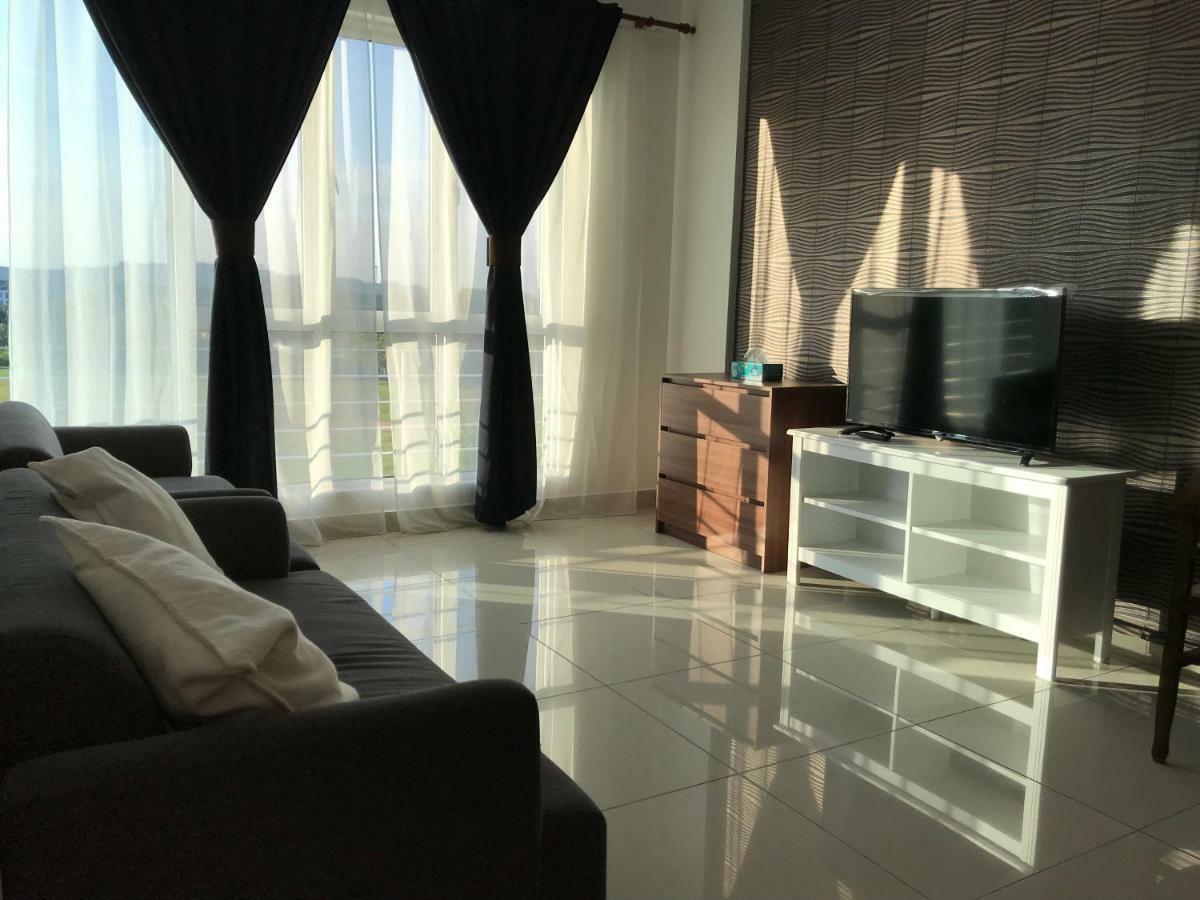 Homestay De Putra Каджанг Екстериор снимка