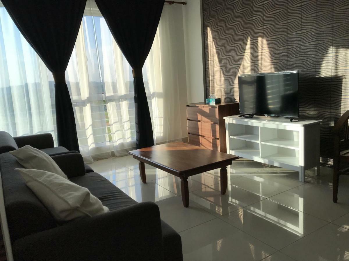 Homestay De Putra Каджанг Екстериор снимка